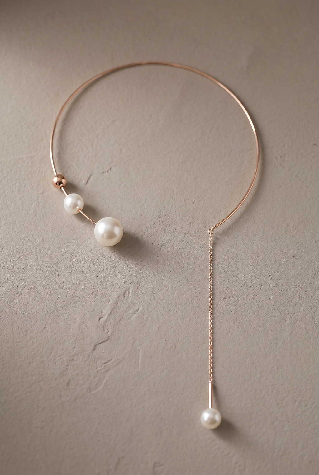 DropIQ open wire collar with pearls and a chain drop