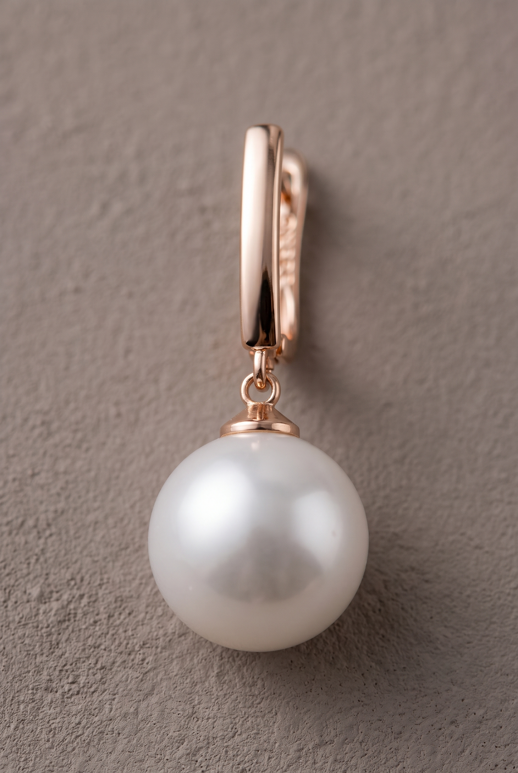 Close-up of the lever-back hook, cap and pearl
