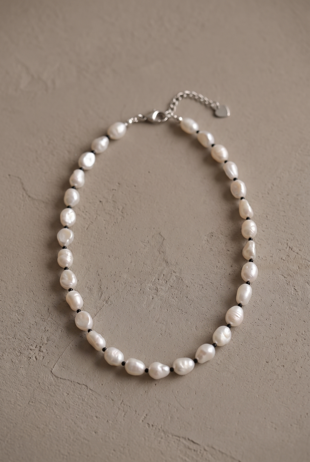 DropIQ white baroque pearl necklace with black spacer beads